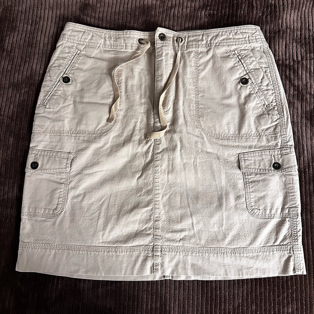LLBean khaki skirt. Size 8